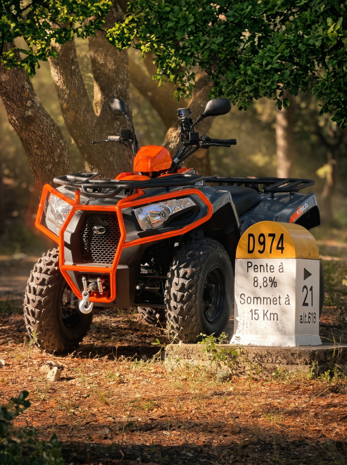 Quad Kymco orange devant la borne D974 du Mont Ventoux